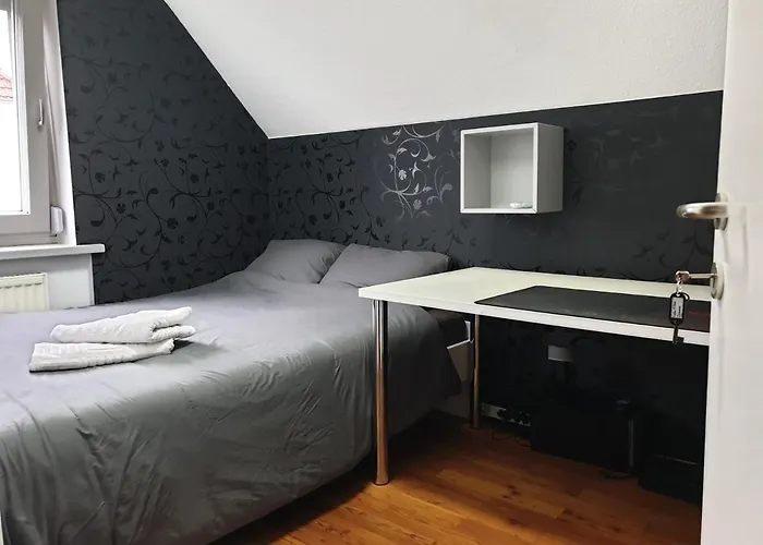 Town House Near Metro & Center Проживання в сім'ї