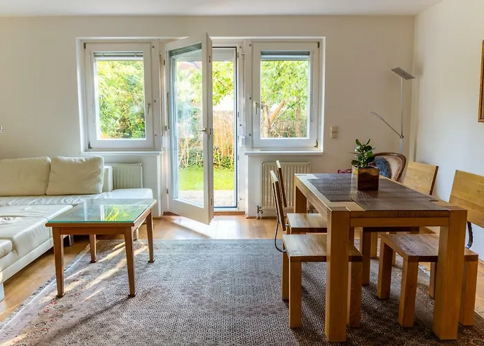 Town House Near Metro & Center Проживання в сім'ї