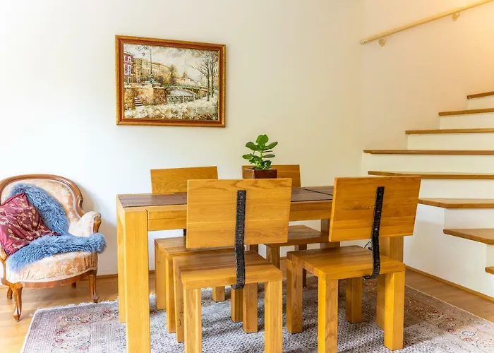 Проживання в сім'ї Town House Near Metro & Center Відень